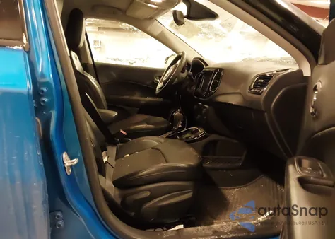 2019 Jeep Compass Altitude 4X4 z USA, uszkodzony, nr VIN 3C4NJDBB6KT598531